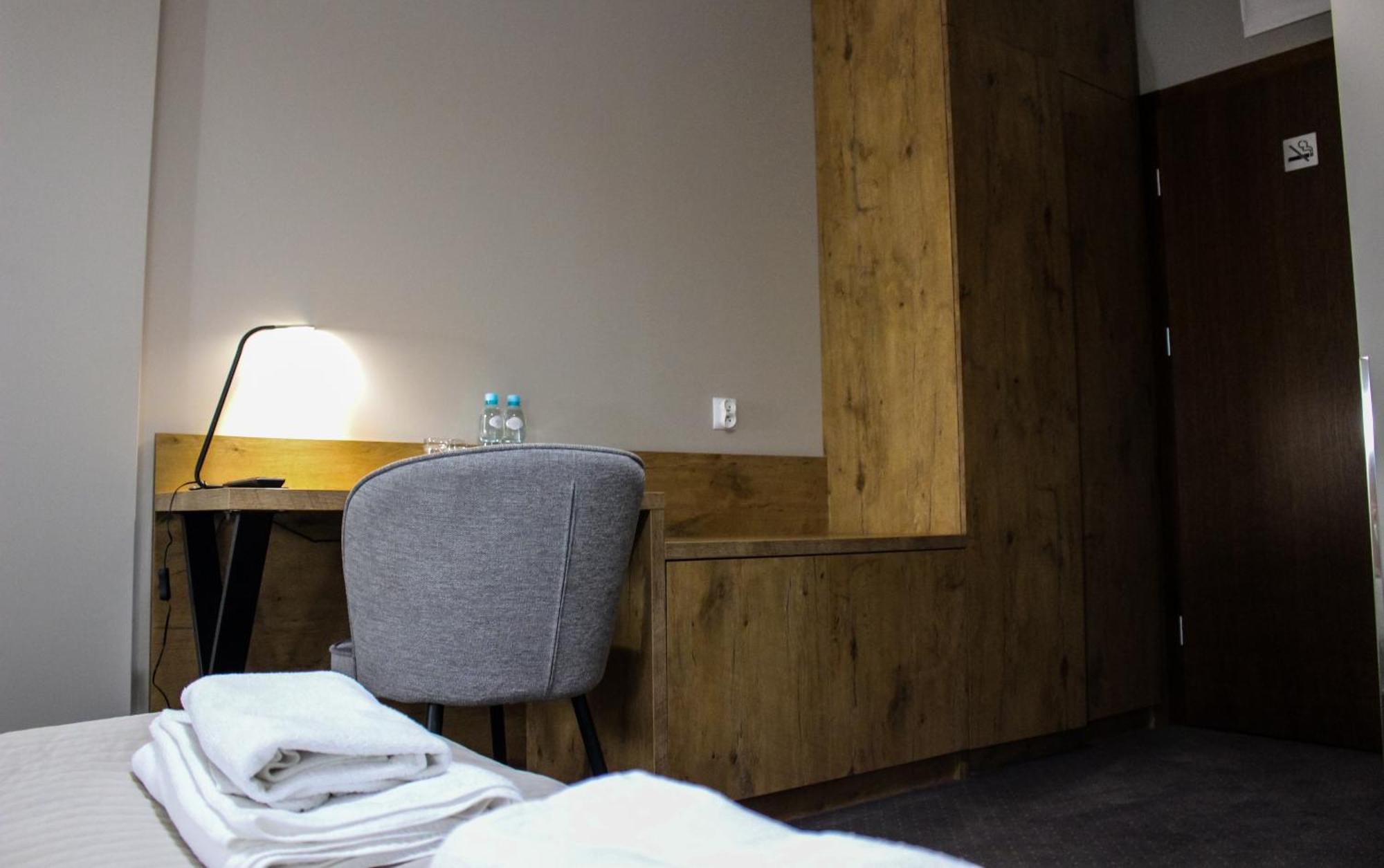 Hotel Regina ラドム エクステリア 写真