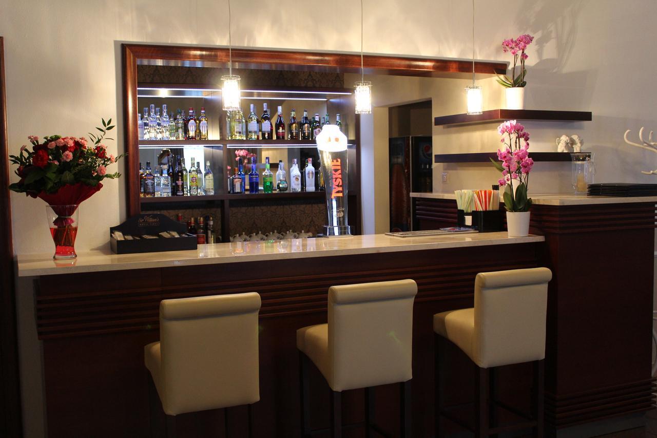 Hotel Regina ラドム エクステリア 写真